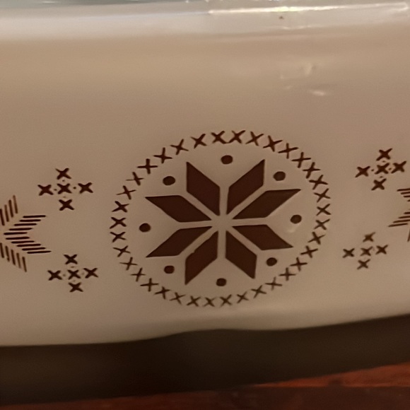 Mid-Century Vintage Pyrex Town & Country Divided Casserole Dish w/ Lid - Picture 2 of 16